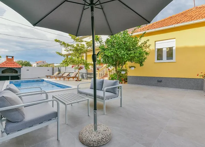 Holiday Homena With A Heated Pool