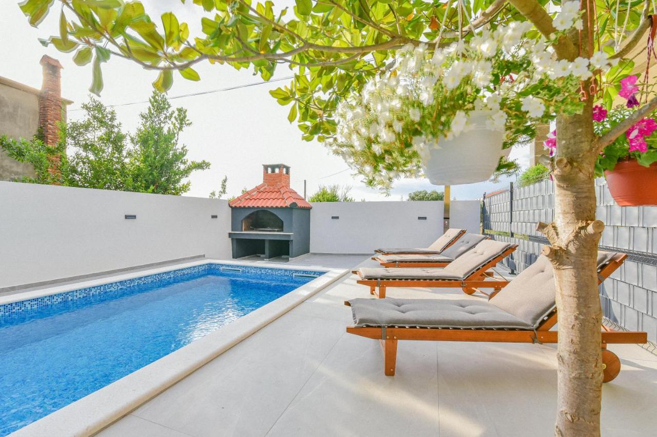Homena With A Heated Pool Holiday home Bibinje