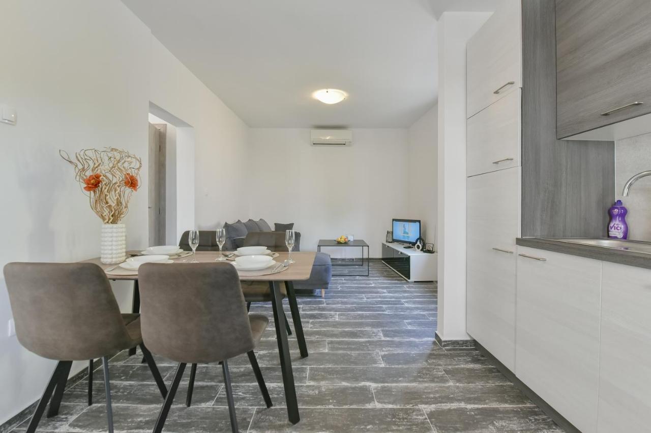 Homena With A Heated Pool Holiday home