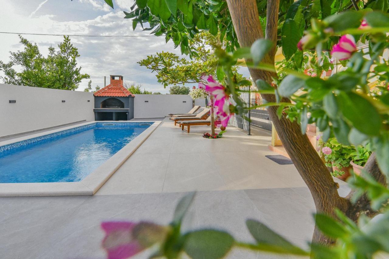 Homena With A Heated Pool * Bibinje