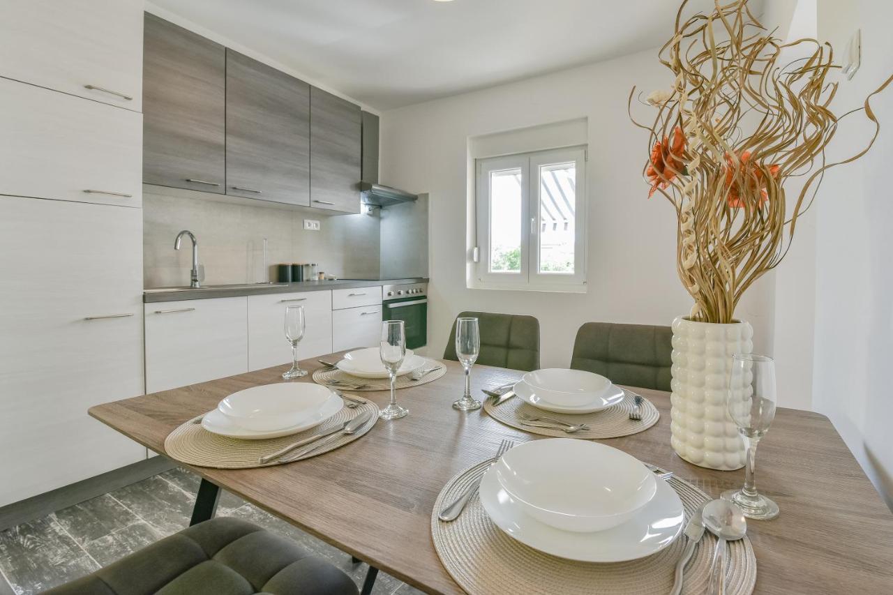 Homena With A Heated Pool Holiday home Bibinje