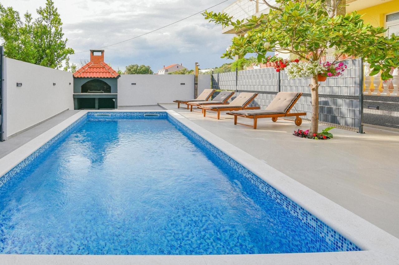 Holiday home Homena With A Heated Pool Bibinje