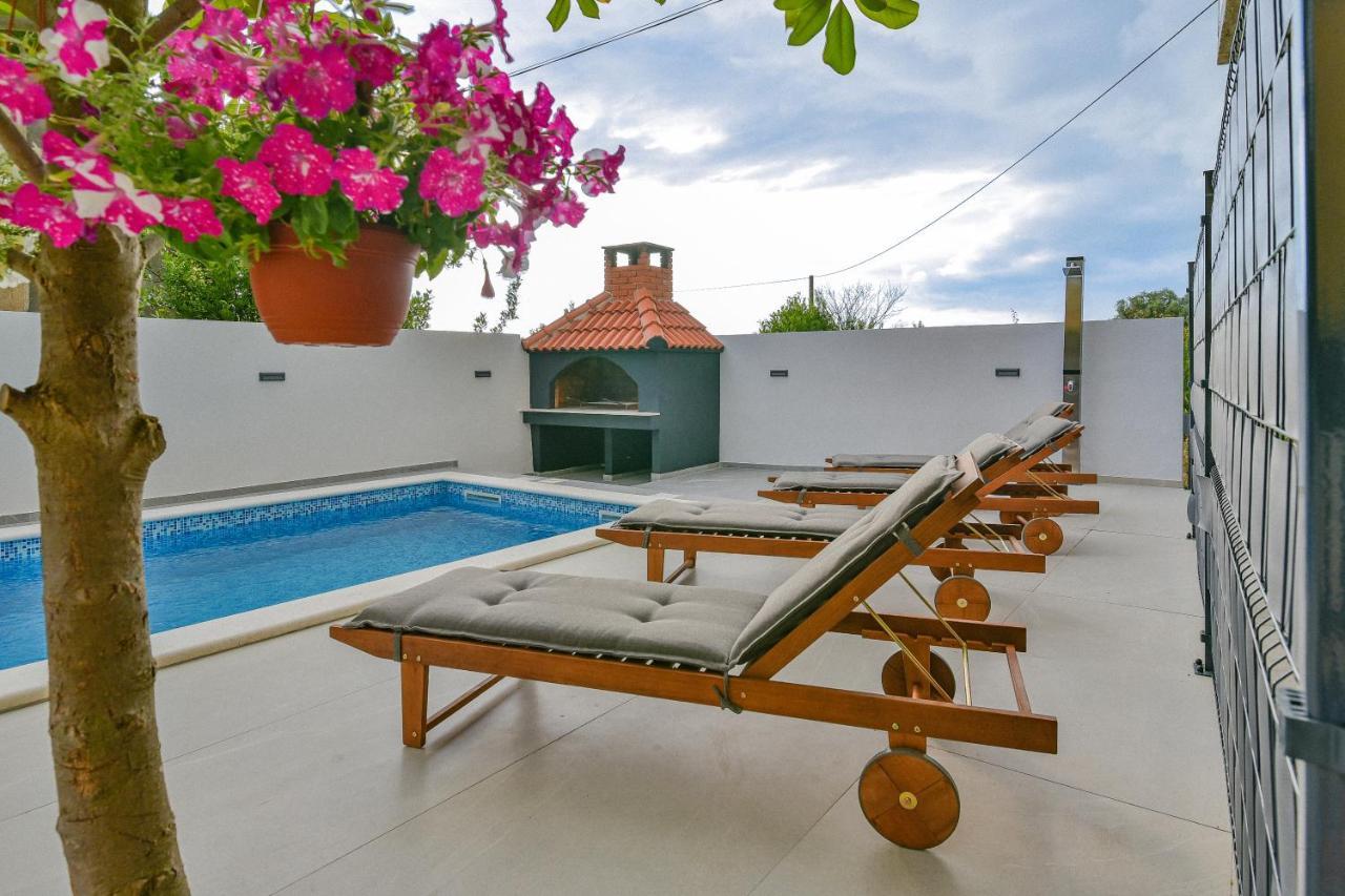 Holiday home Homena With A Heated Pool Bibinje