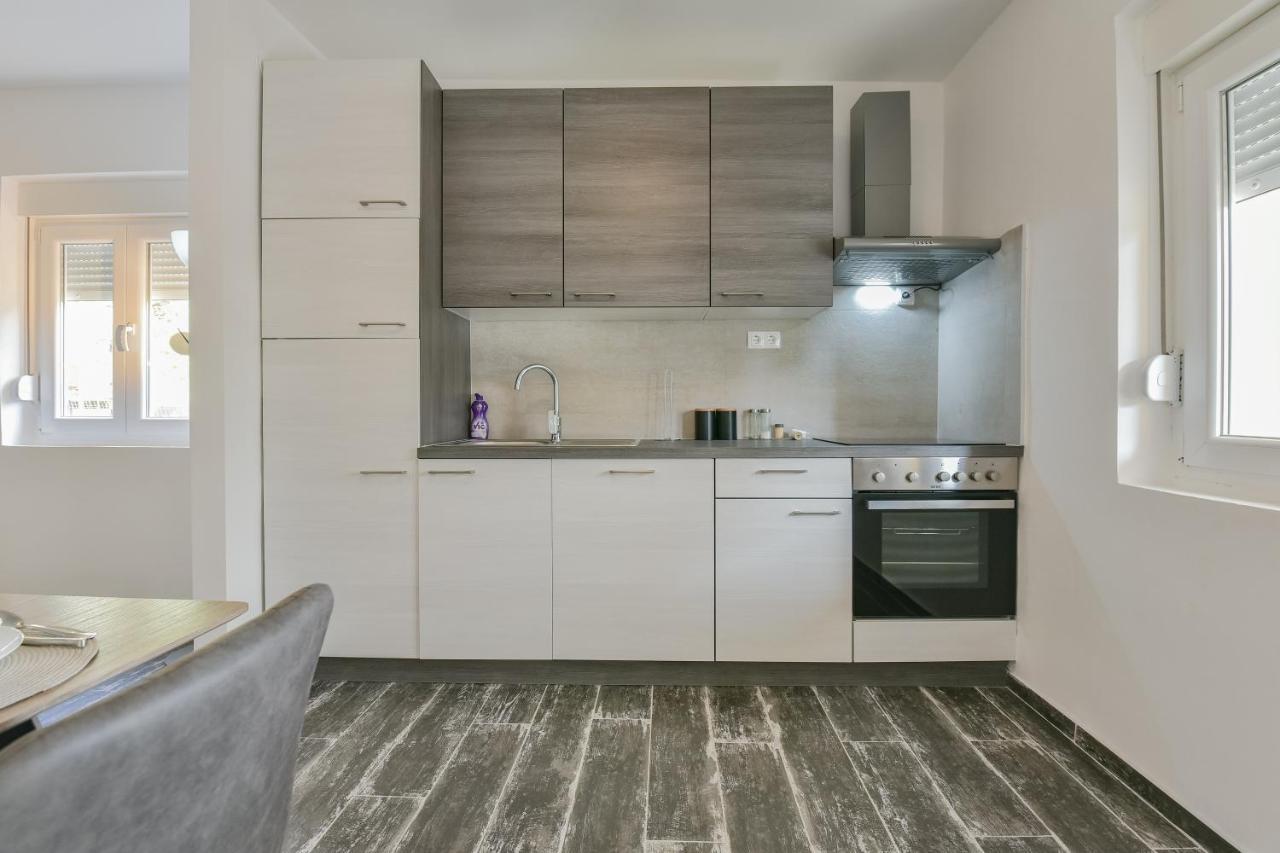 Homena With A Heated Pool Holiday home Bibinje