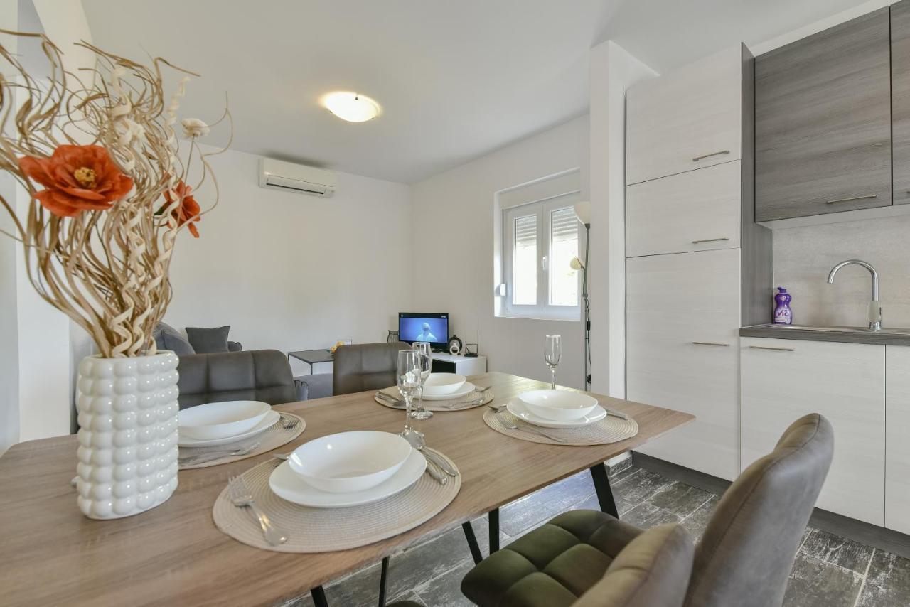 Homena With A Heated Pool Holiday home *